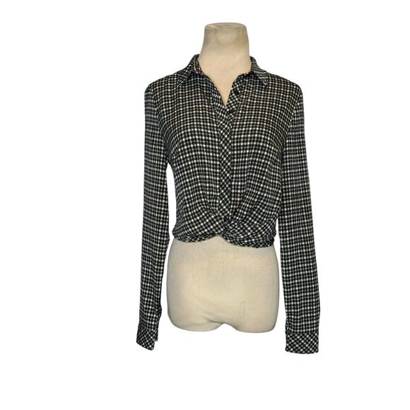 Honey Punch Tops - Honey Punch black white long sleeves button front twist shirt size Small